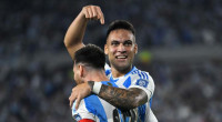 Argentina beat Peru as Uruguay hold Brazil 